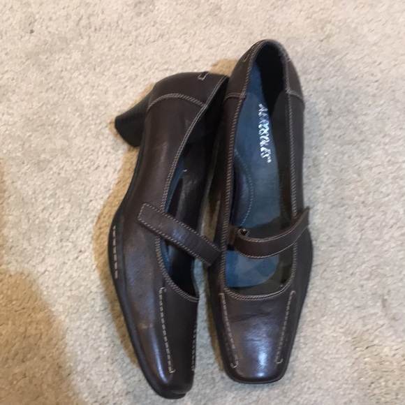 Aerosoles Relatch Velcro Closure Leather Upper Mary Jane 2 inch Heel Shoes-Sz 8 - Picture 3 of 10